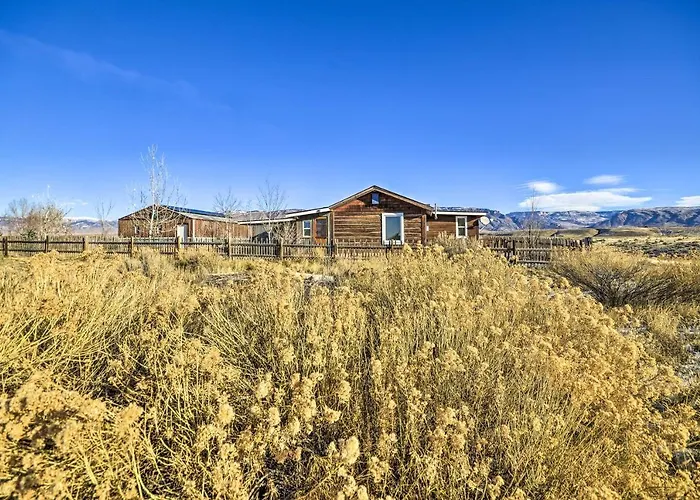 Hundred-year-old Valley Settlers Cabin! Shell