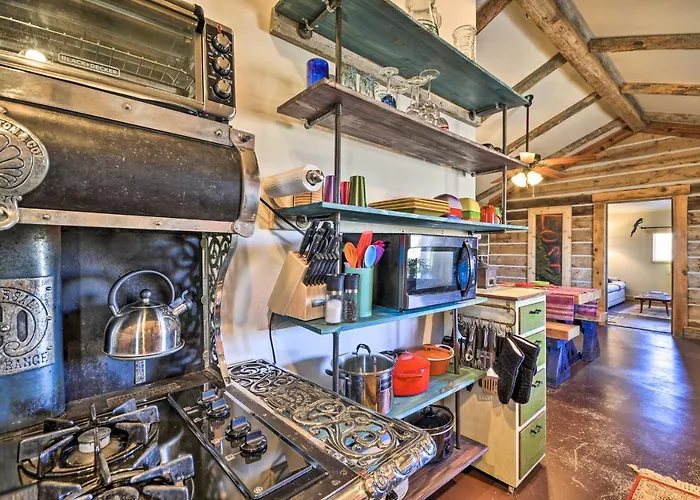 Hundred-year-old Valley Settlers Cabin!