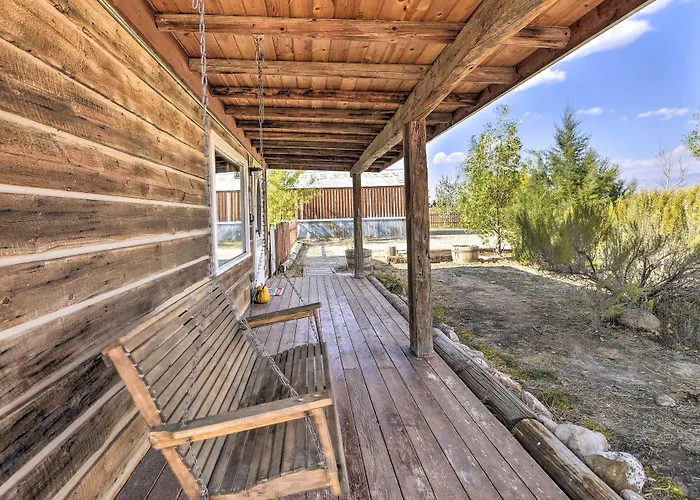 Hébergement de vacances Hundred-year-old Valley Settlers Cabin! *
