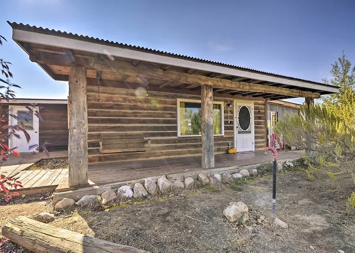 Hébergement de vacances Hundred-year-old Valley Settlers Cabin! *